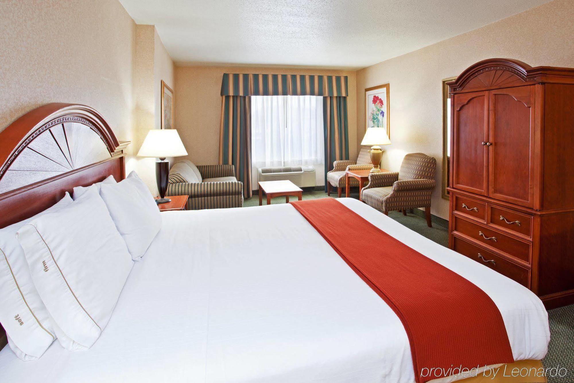 Holiday Inn Express Pittsburgh-Bridgeville, An Ihg Hotel Room photo